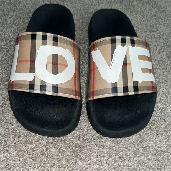 His & Hers Burberry slides bundle - Picture 4 of 4